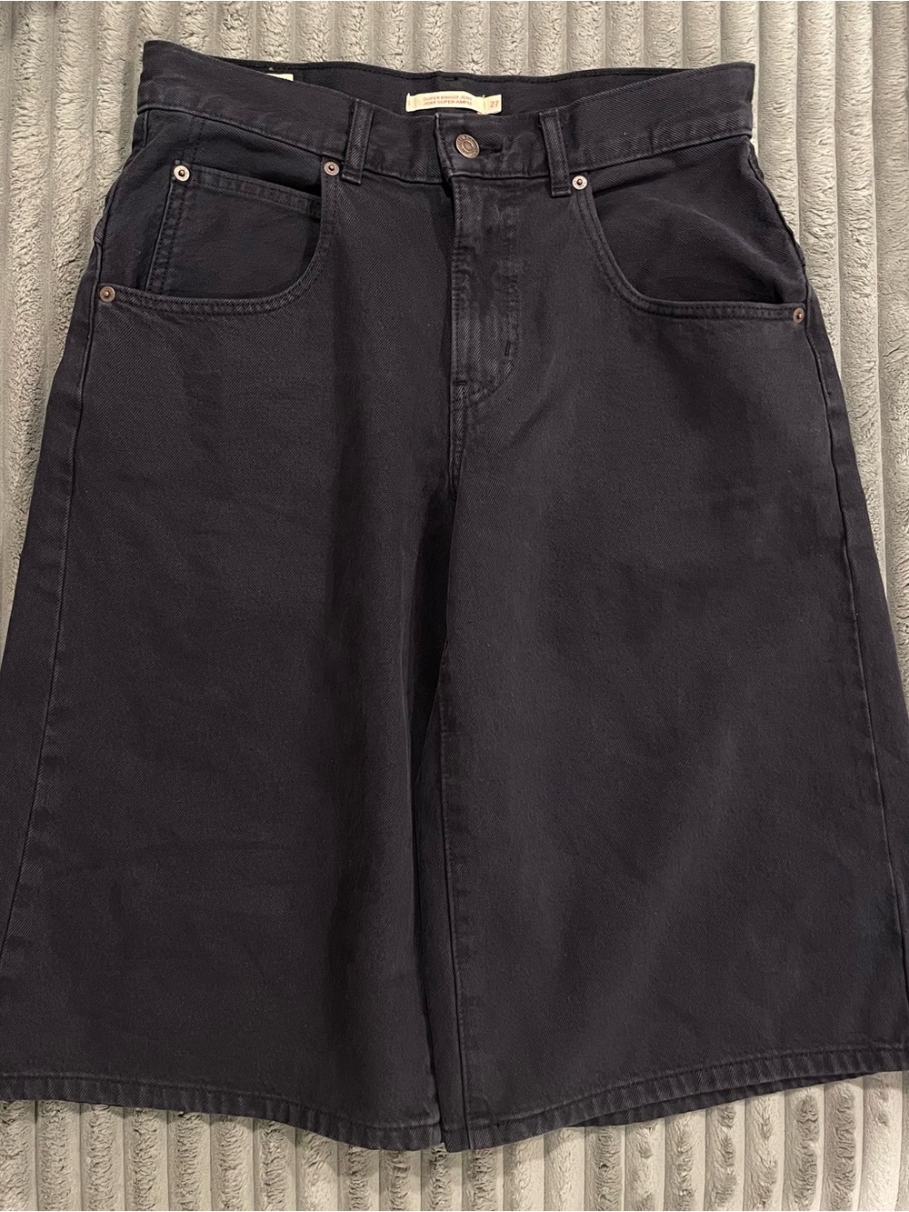 Levi Black Denim Baggy Jort